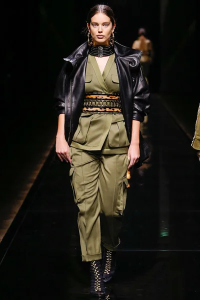 Look 3